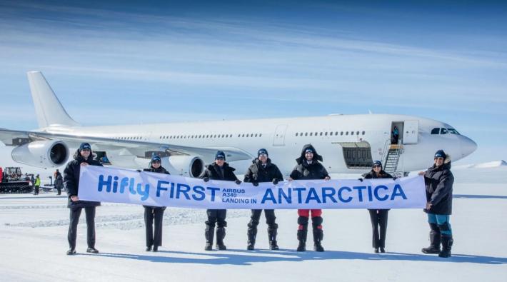 Hi Fly A340 landt op Antarctica | Foto’s