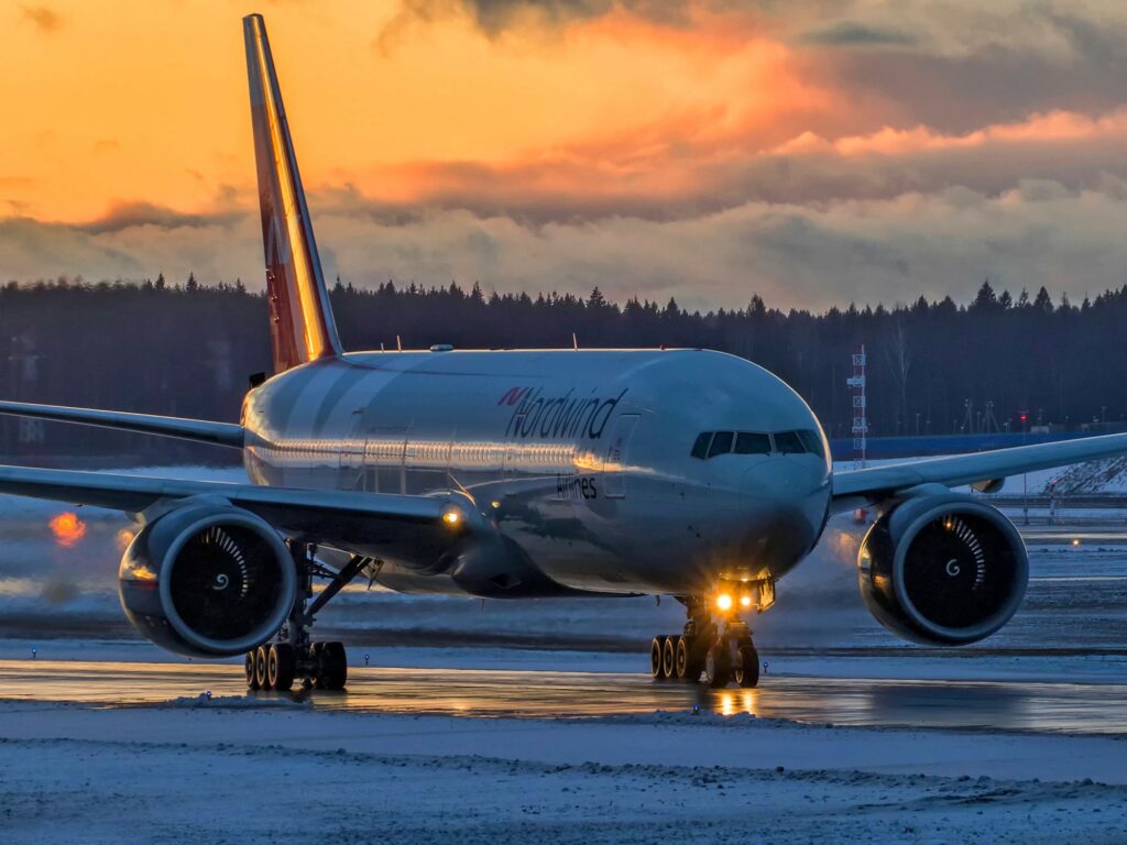 Passagiers slopen cabine van Russisch vliegtuig