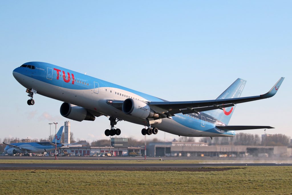 TUI met Boeing 767 naar Groningen