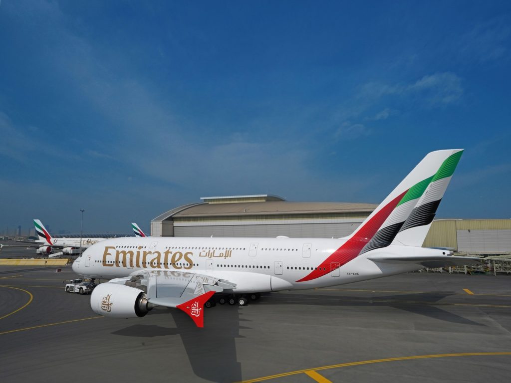 Emirates presenteert nieuw kleurenschema | Foto’s