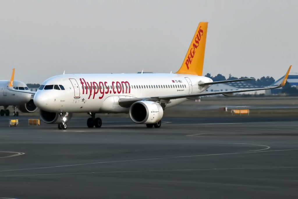 A320 wijkt uit naar Schiphol na start Rotterdam