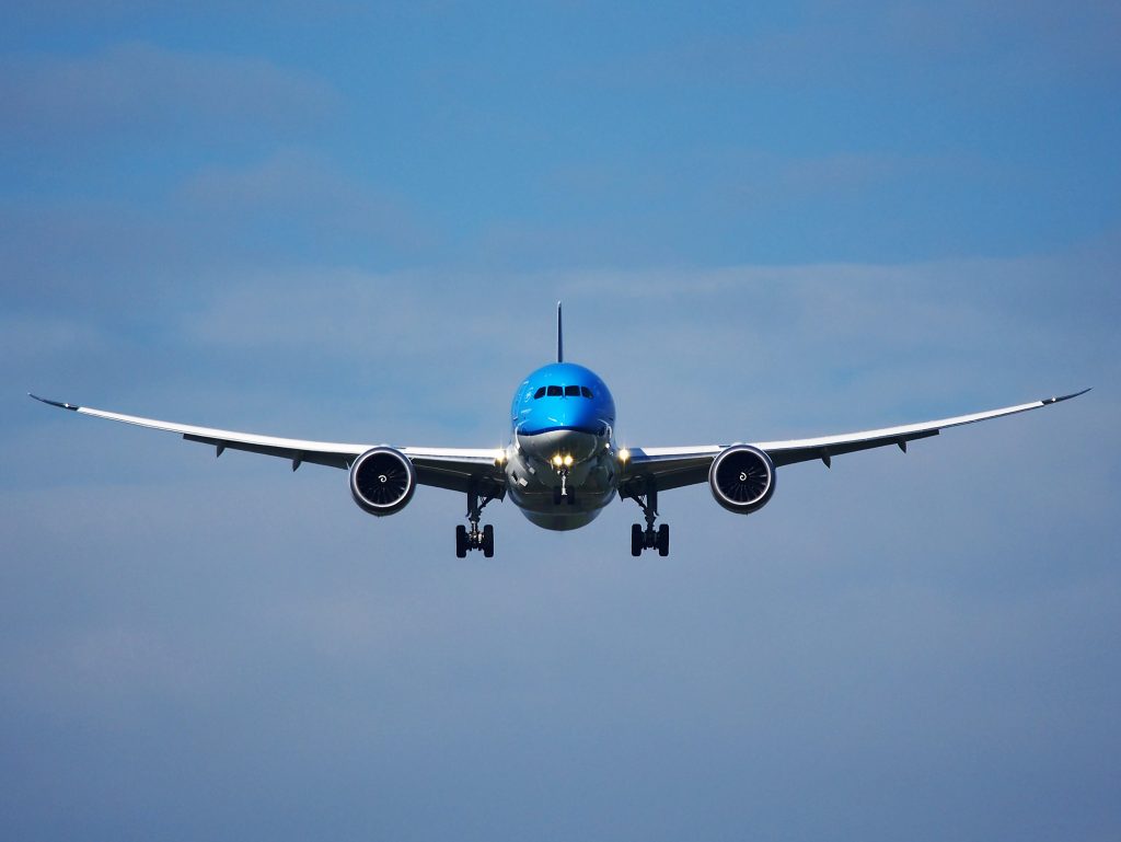 Brandweer Schiphol vangt KLM 787 op