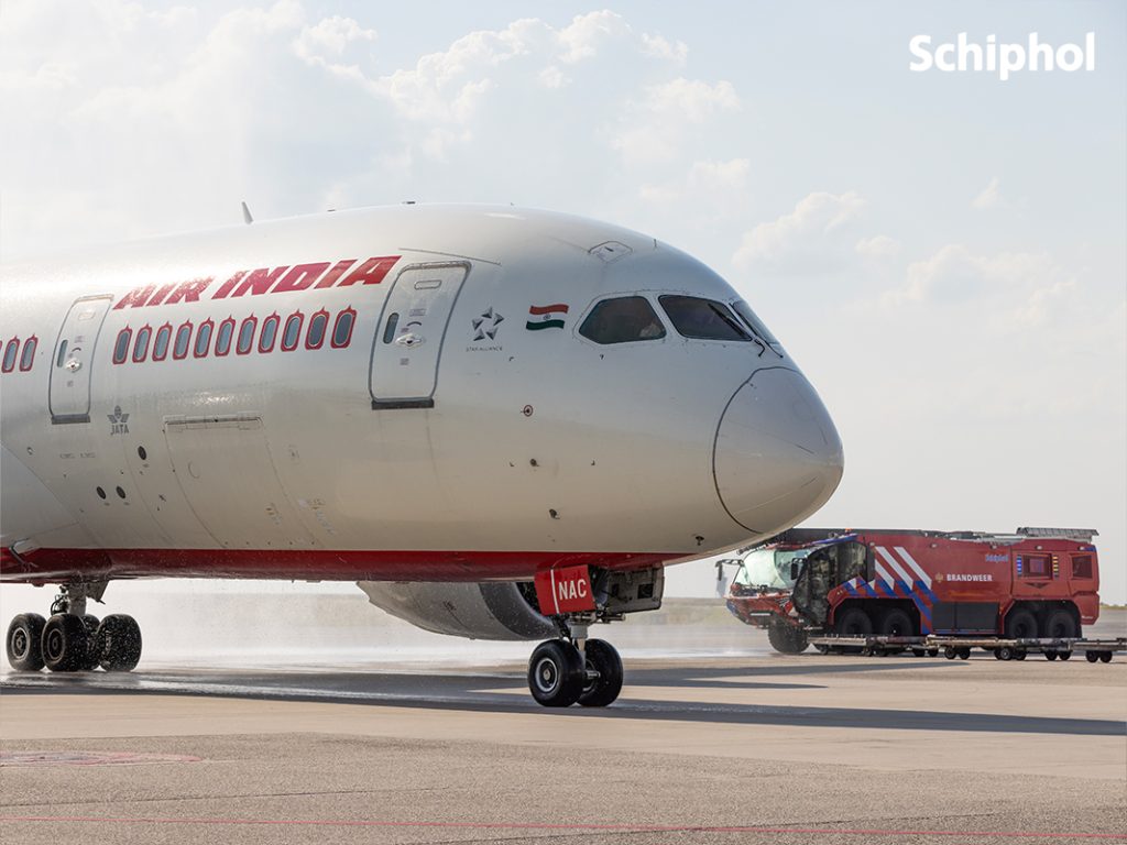 Kakkerlakken hinderen vlucht Air India