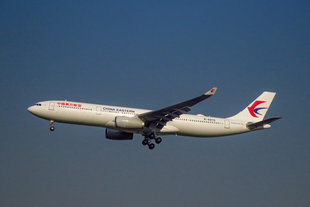 Airbus A330 wijkt uit na explosie in motor