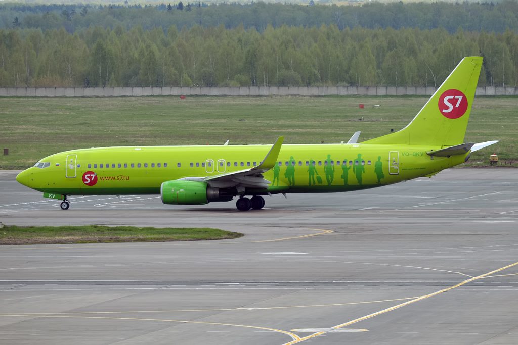 Na opmerkelijk verbod: Russische 737 belandt in het gras