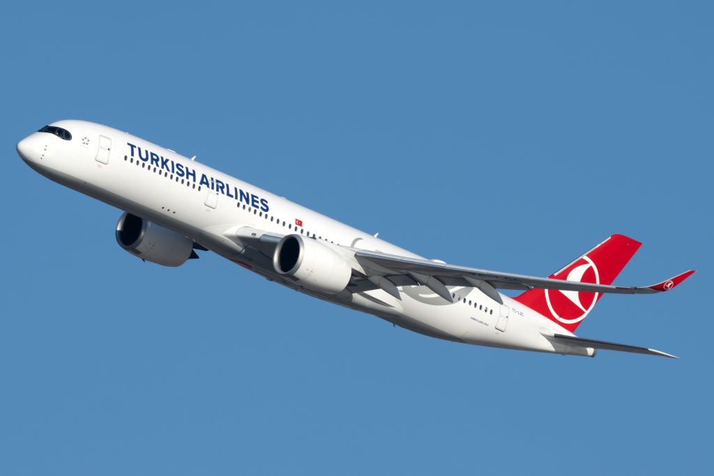 Piloot overlijdt tijdens vlucht, toestel wijkt uit