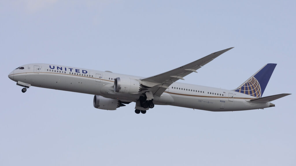 Vraagtekens nadat 787 plotseling uitwijkt