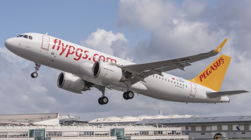Ruziënde passagiers laten Pegasus-vlucht uitwijken