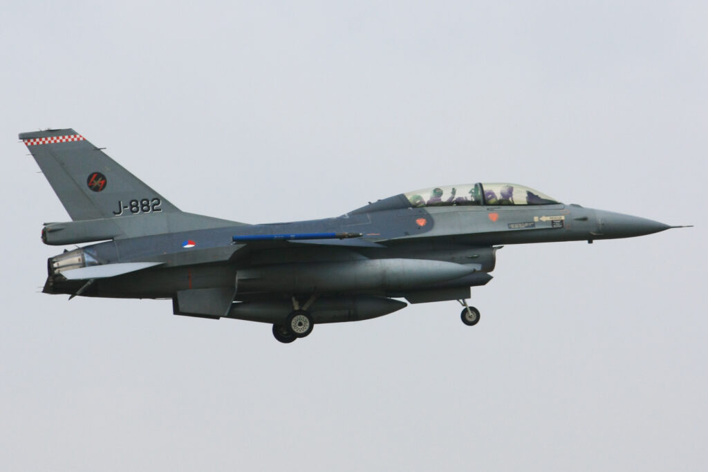 Defensieminister vliegt in F-16 mee naar Roemenië