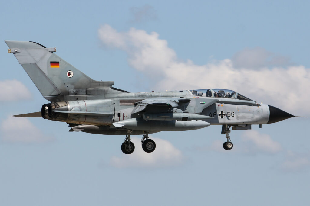 Luftwaffe zoekt met Tornado naar vermist kind