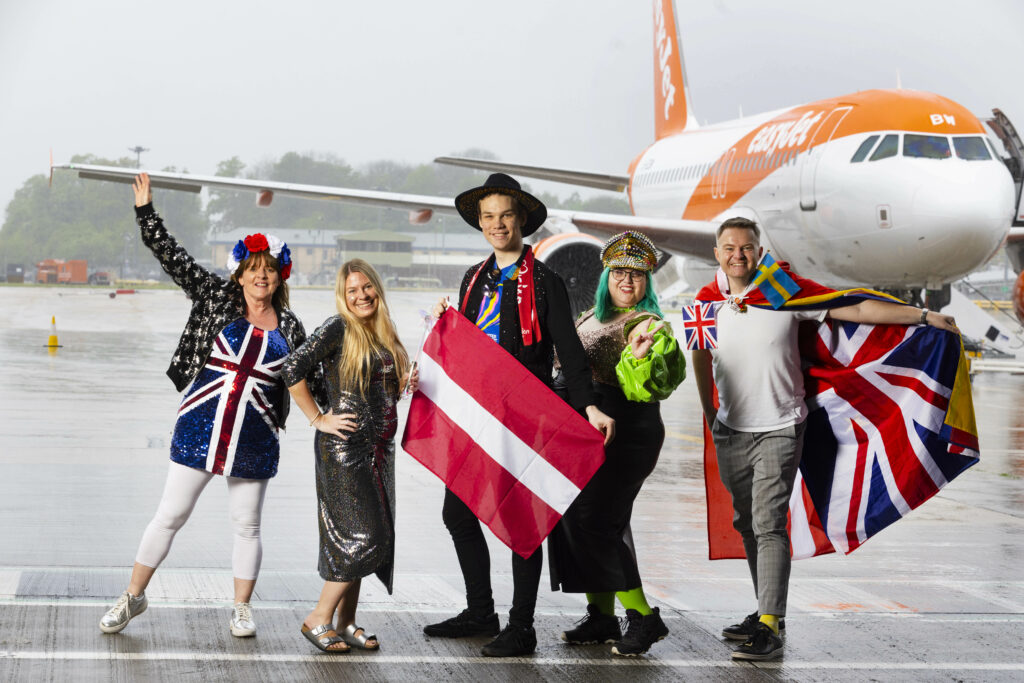 Een oranje Songfestival: bij easyJet is het dat sowieso