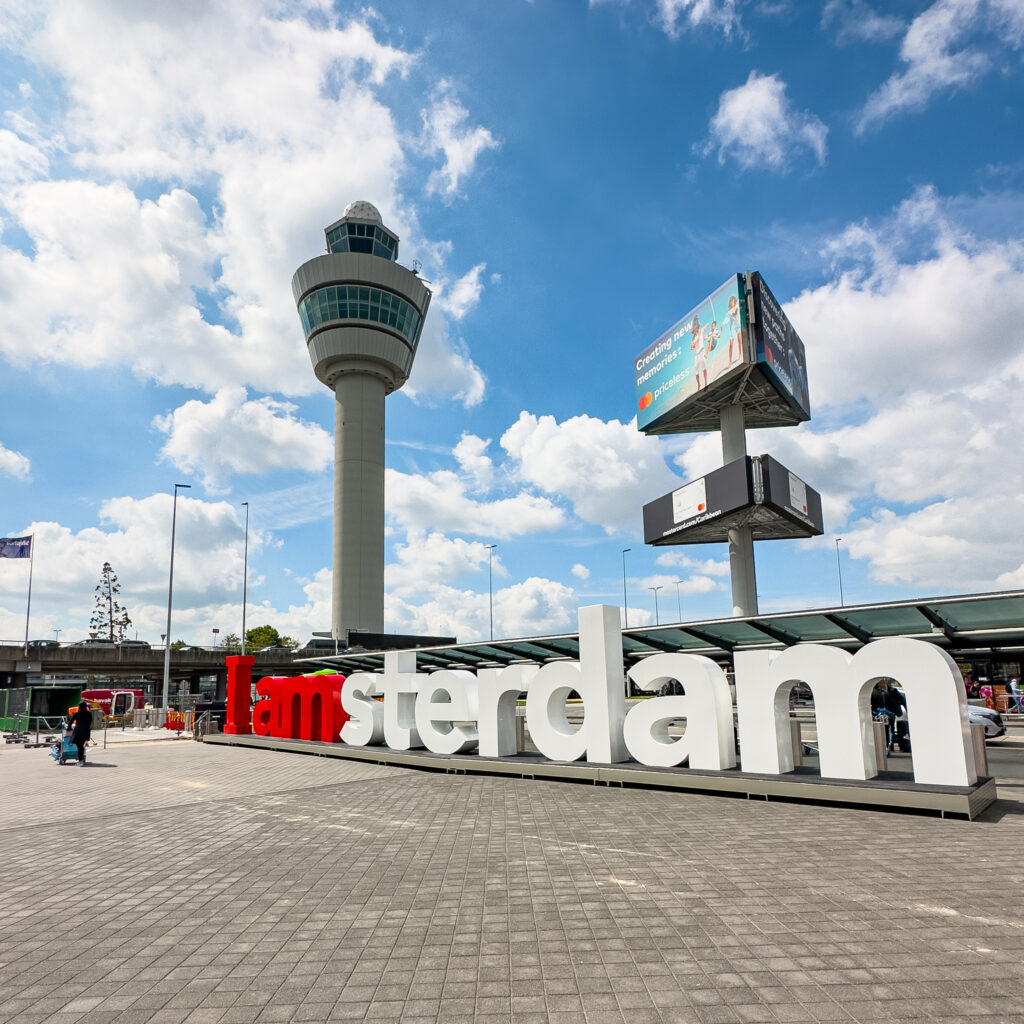 Crew de sjaak na blaastest op Schiphol