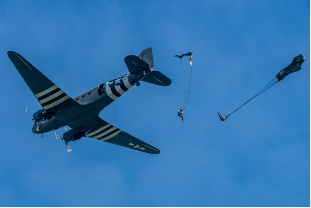 Foto’s: start operatie Market Garden herdacht met helikopterdemonstratie
