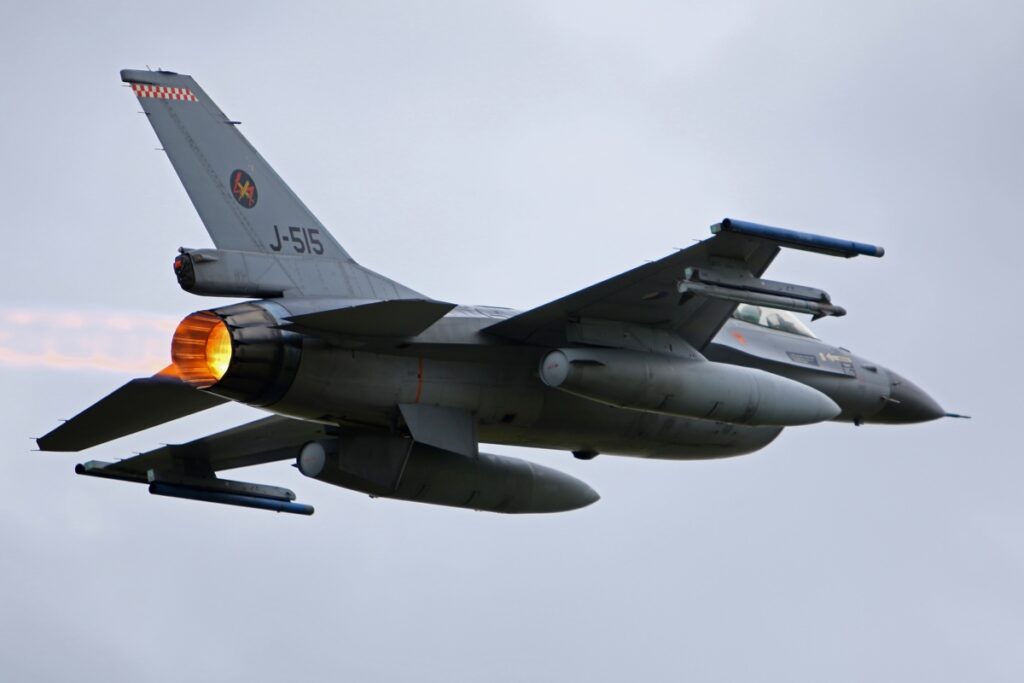 OVV-rapport: ging bijna mis met F-16 en ander vliegtuig