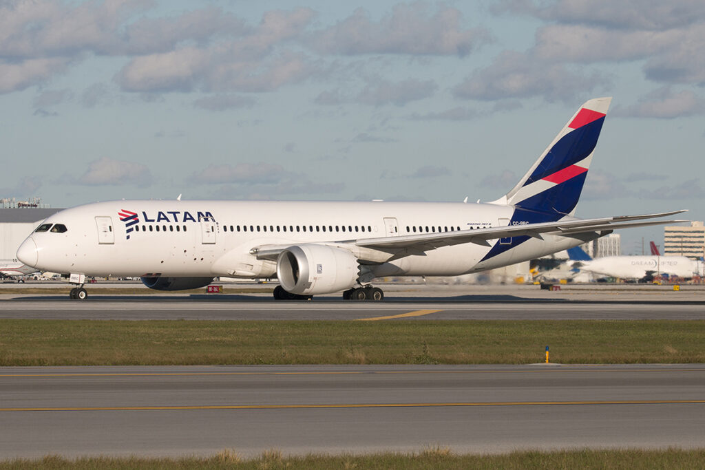 Oeps: Boeing 787 verliest deur op onhandige locatie