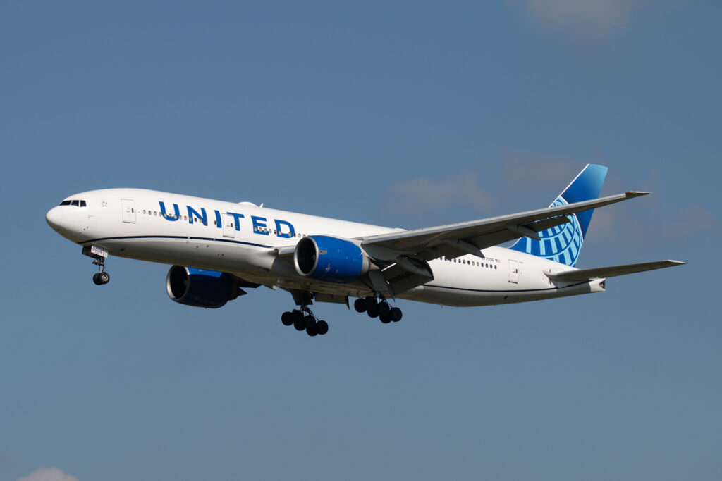 United-vlucht vanaf Amsterdam moet twee keer uitwijken