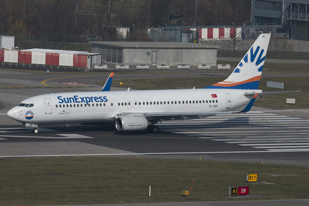 Turkse 737 moet 3 keer uitwijken, haalt eindbestemming niet