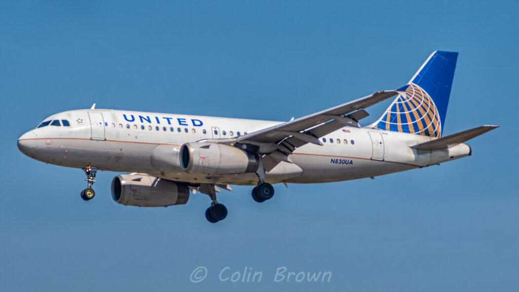 United A319 op hoge snelheid stopt abrupt