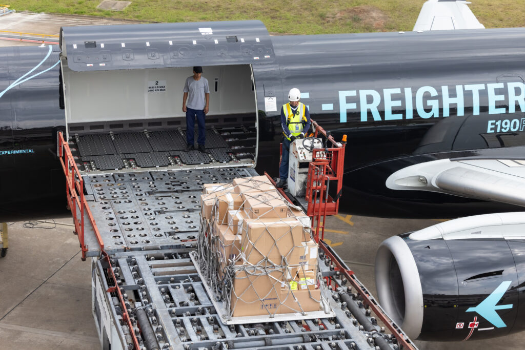 Eerste airline neemt vrachtversie Embraer E190 in dienst