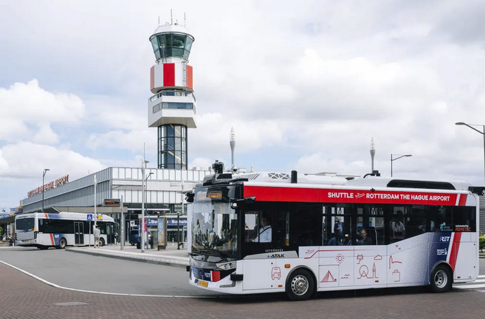 Chauffeurloze bus vanaf Rotterdam The Hague Airport