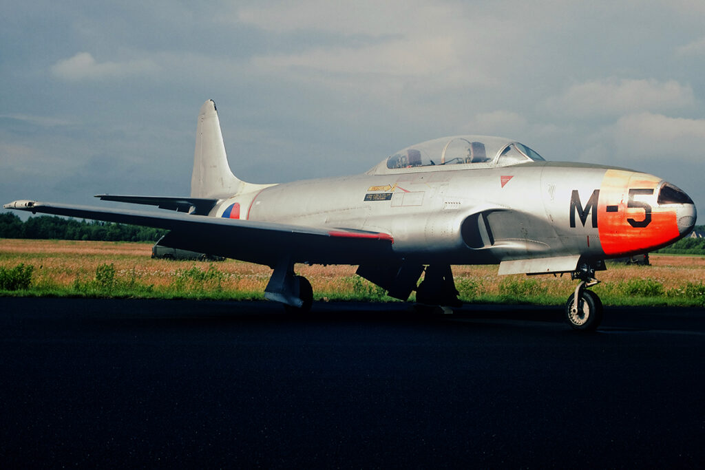 Lockheed T-33 als ziedend projectiel in Eindhovense stadswijk