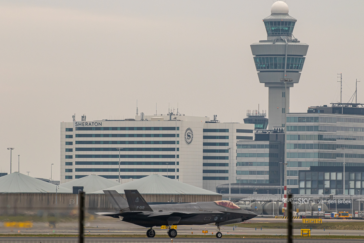 In beeld: luchtmacht aan de slag op Schiphol