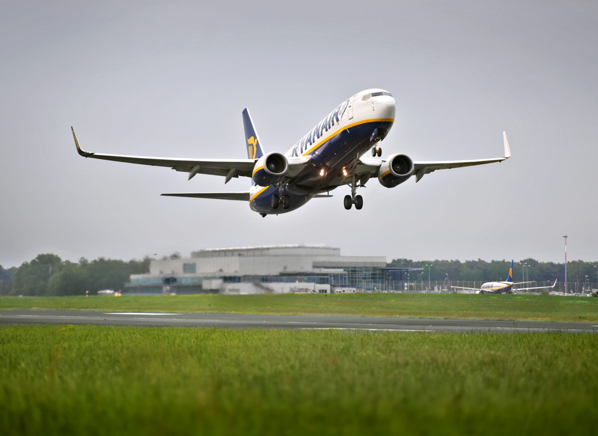 Topdrukte bij ‘Nederlandse’ luchthaven over de grens