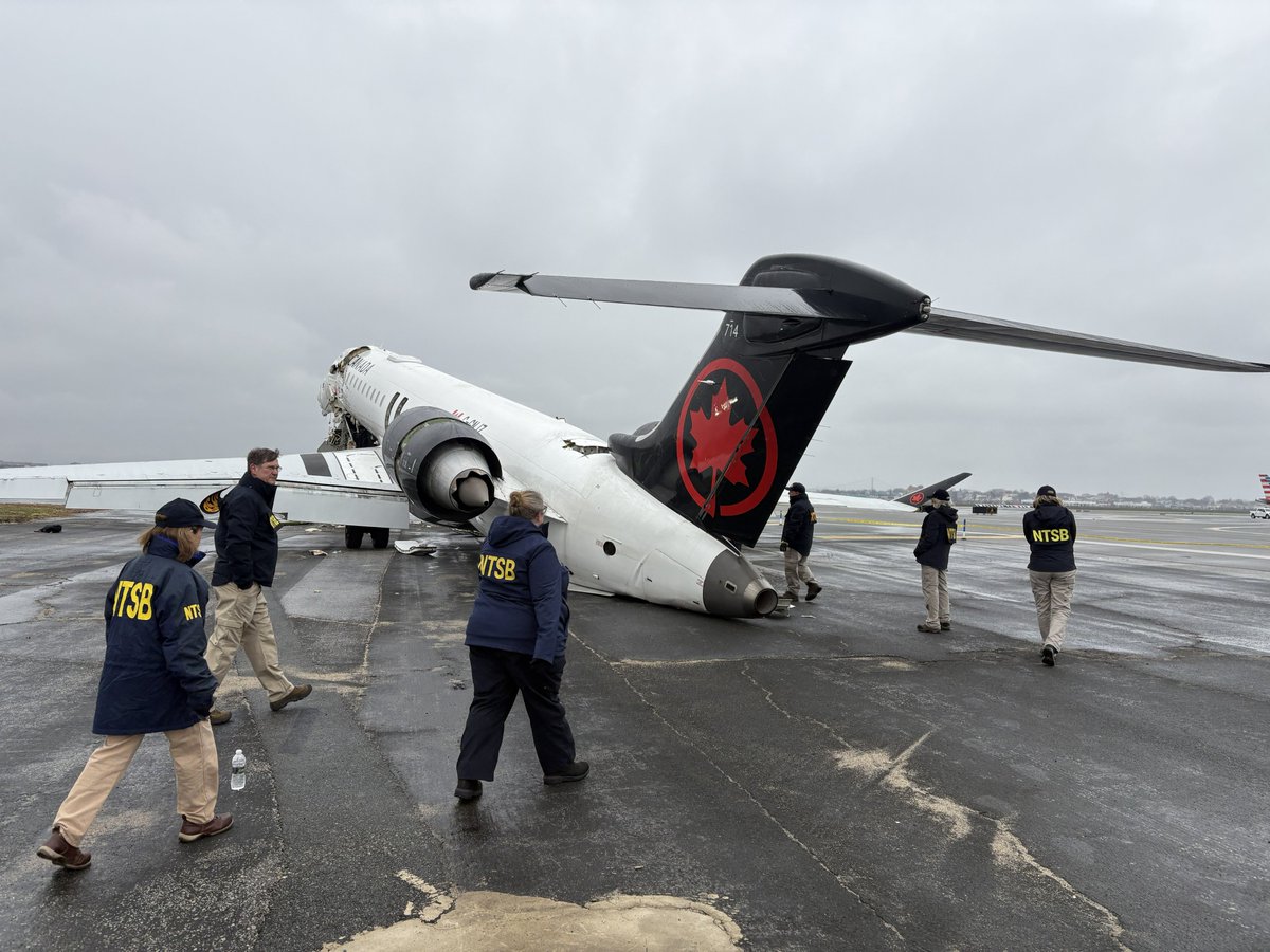 Stewardess overleeft lancering na crash op LaGuardia