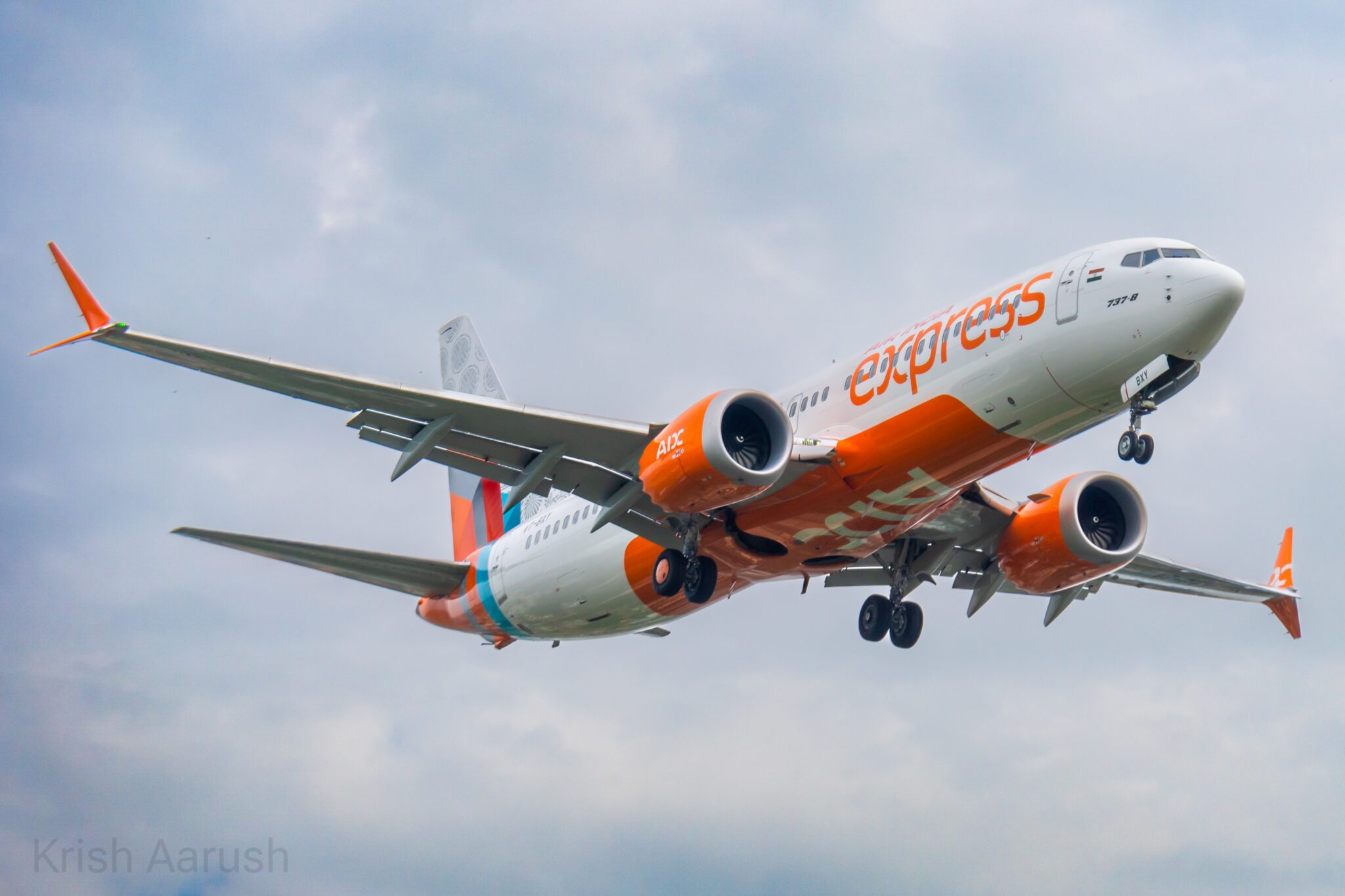 In beeld: 737 MAX maakt snoeiharde landing